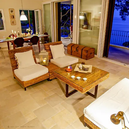 Front Villa, Garden, Quiet Bay, Boat Mooring - Bleu * ミルナ